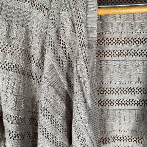 Like New Banana Republic Gray Cardigan with Waterfall Design - Picture 2 of 6